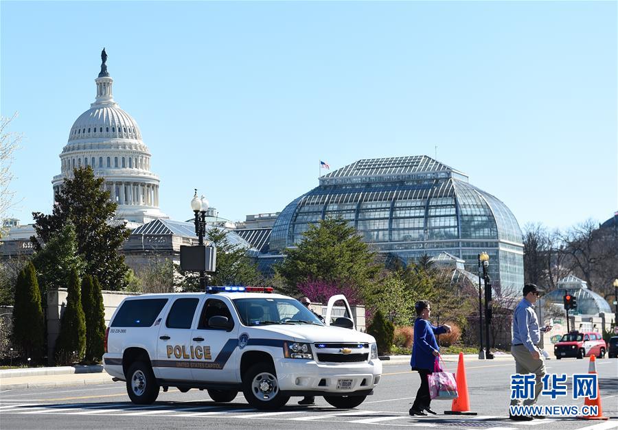 （国际）（1）美国华盛顿国会山附近一嫌疑人驾车袭警被捕
