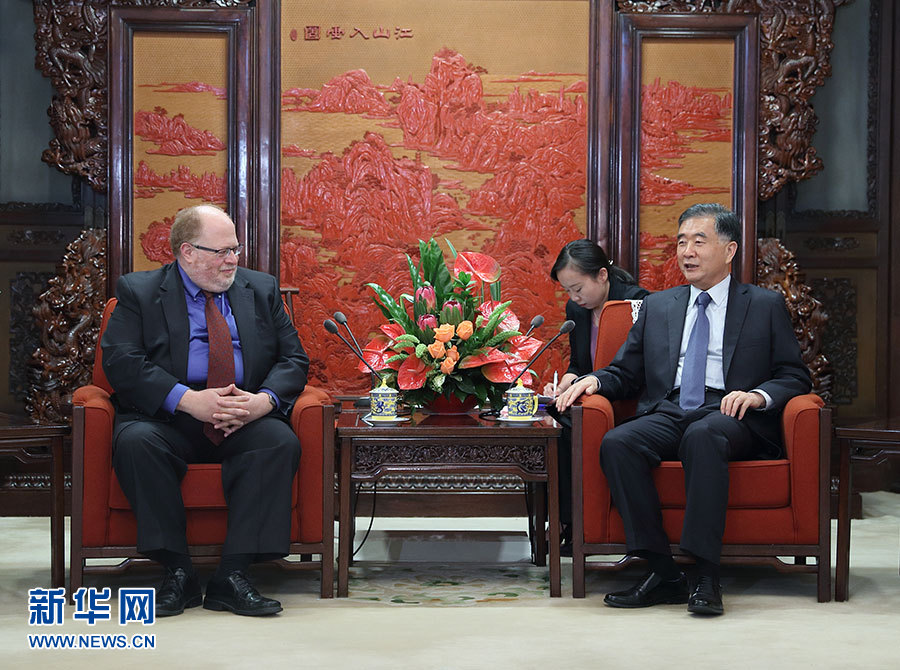  5月9日，国务院副总理汪洋在北京中南海紫光阁会见美国彼得森国际经济研究所所长波森一行。 新华社记者王晔摄