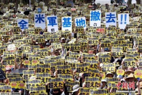 日本冲绳县此前举行大规模集会，要求驻冲绳的美国海军陆战队全部离开，