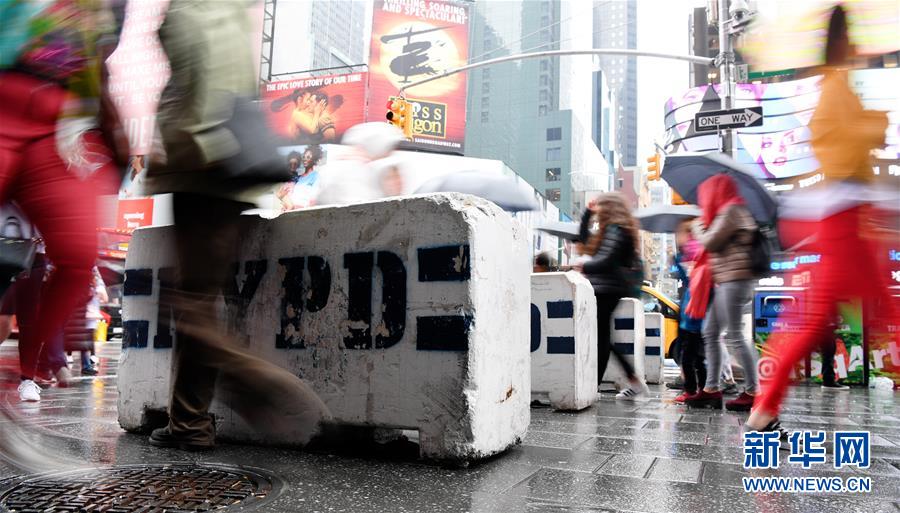 （国际）（4）纽约时报广场汽车冲撞行人事件后加强安保