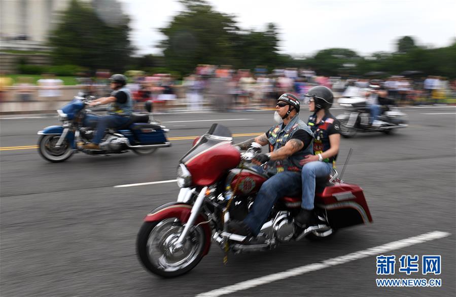 （國際）（4）華盛頓舉行“滾雷”摩托車大遊行 