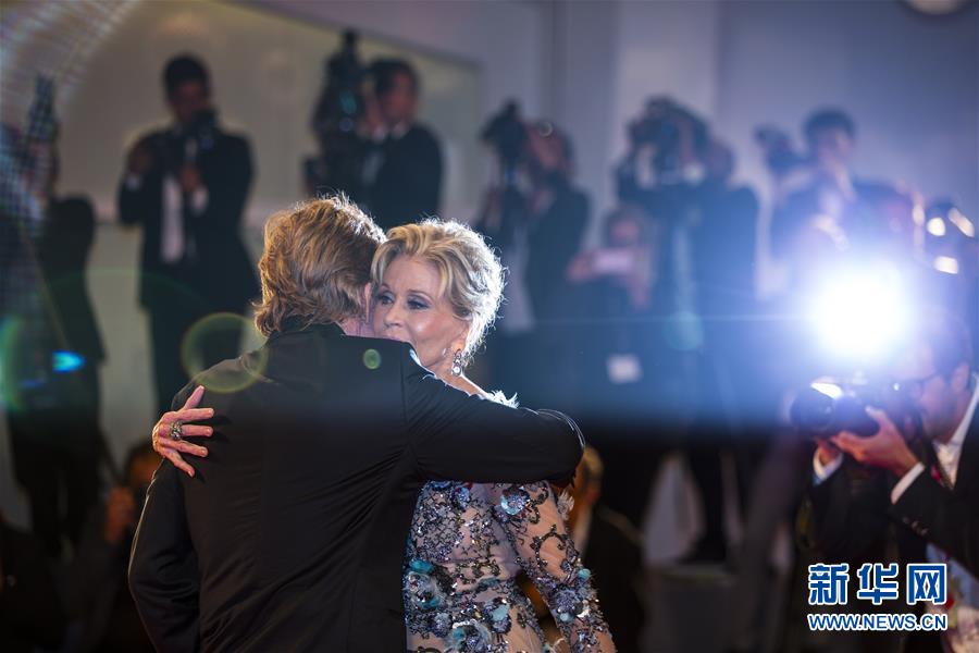 （国际）（2）美国演员简·方达和罗伯特·雷德福获终身成就金狮奖
