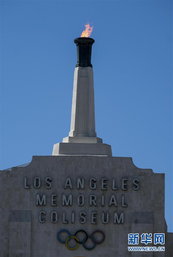 （體育）（3）洛杉磯點燃紀念體育場火炬慶祝獲得2028年奧運會主辦權