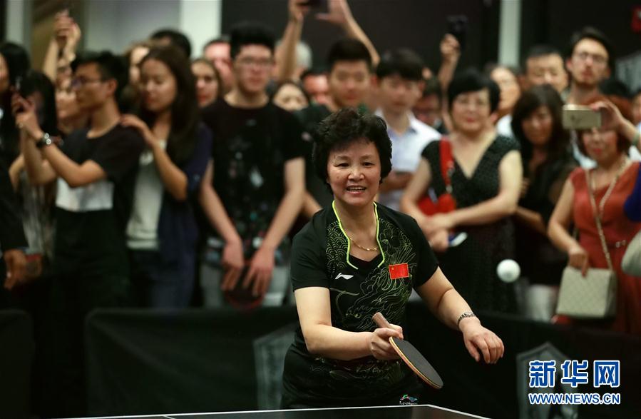 （国际·图文互动）（3）纪念“乒乓外交”　中国乒乓名将走进芝加哥俱乐部