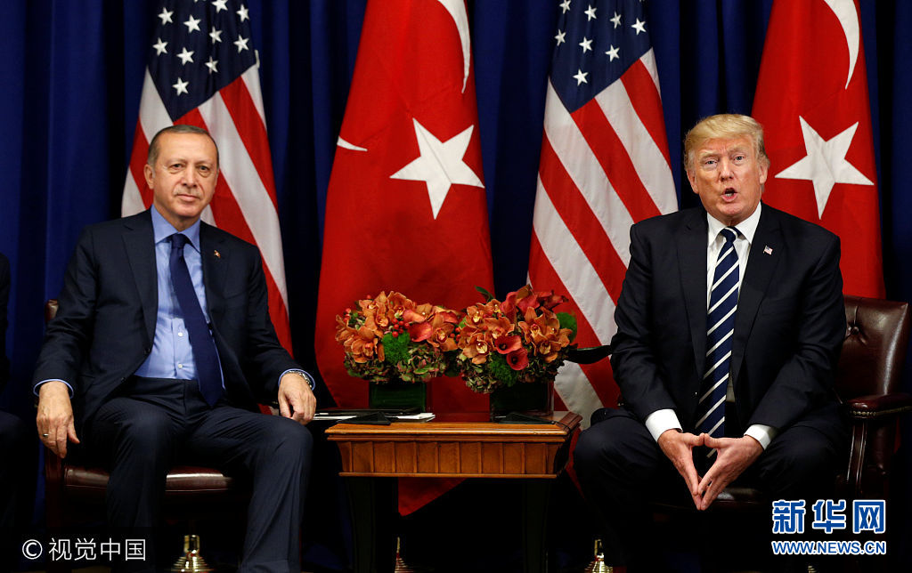 当地时间2017年9月21日，美国纽约，联合国大会期间，美国总统特朗普与土耳其总统埃尔多安会面。***_***U.S. President Donald Trump meets with President Recep Tayyip Erdogan of Turkey during the U.N. General Assembly in New York, U.S., September 21, 2017. Kevin Lamarque