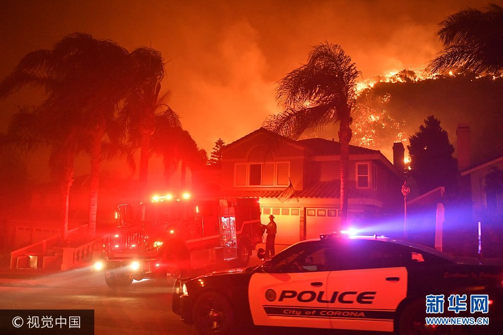 当地时间2017年9月26日，美国加州科罗娜，当地发生森林火灾，大约300户居民被撤离，大约两百名消防员在现场进行救火，当地政府还出动了灭火飞机参与灭火。***_***Pictured: GV, General View Ref: SPL1589196  250917   Picture by: Stuart Palley / ZUMA Press / Splash News