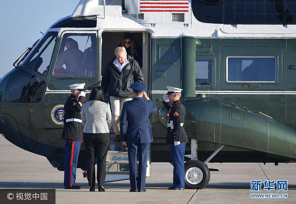 US President Donald Trump and First Lady Melania Trump make their way off Marine One to board Air Force One before departing from Andrews Air Force Base in Maryland en route Puerto Rico on October 3, 2017. MANDEL NGAN