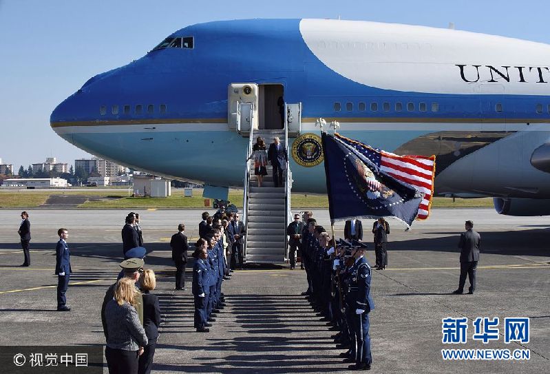 美國總統特朗普乘專機抵達日本 開啟亞洲之旅