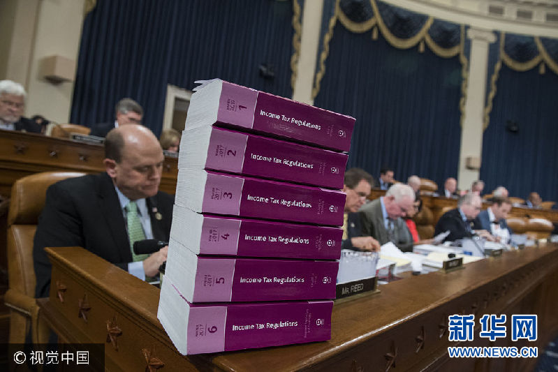 美众议院筹款委员会审议税改法案  案前“参考书”堆积如山
