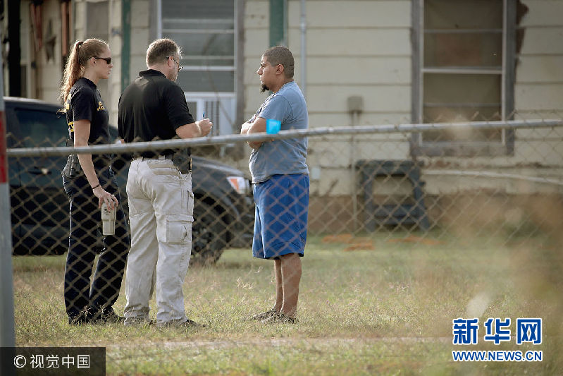 美国得州教堂枪击案致27死 警方封锁现场持续展开调查
