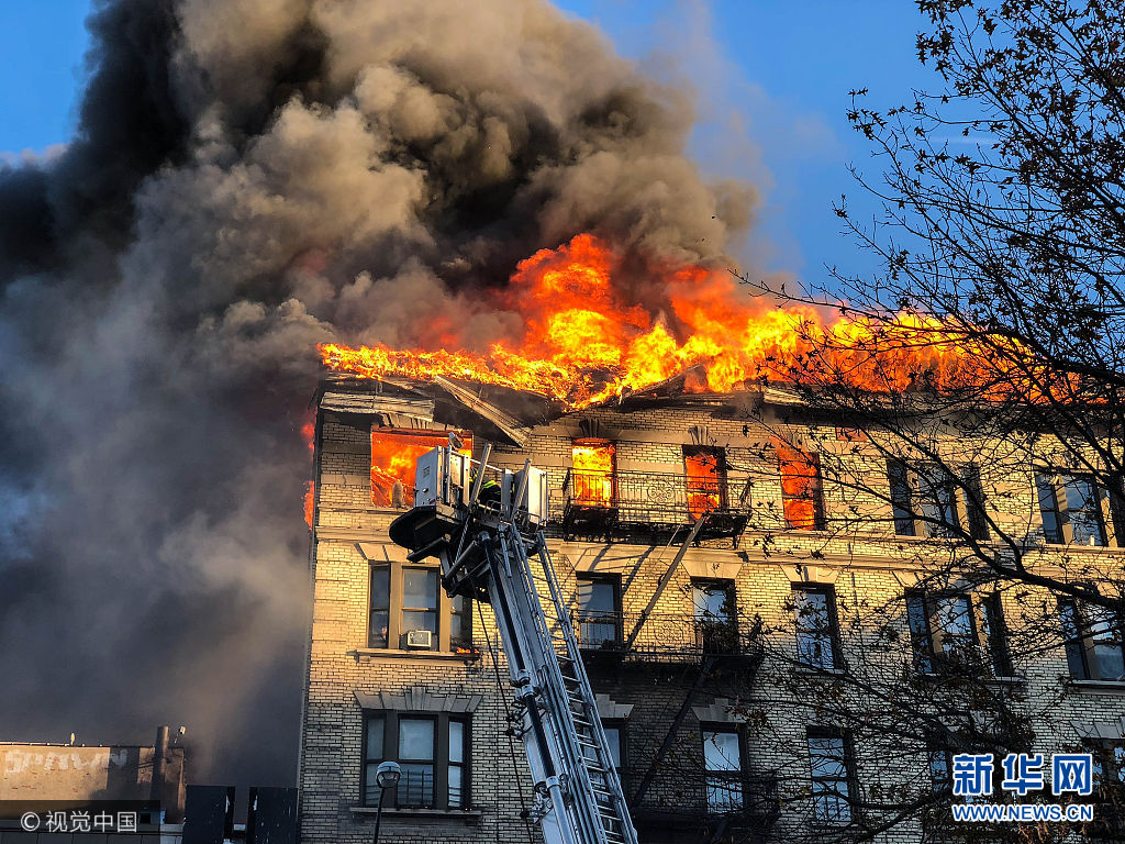 紐約曼哈頓大火 超200名消防員滅火