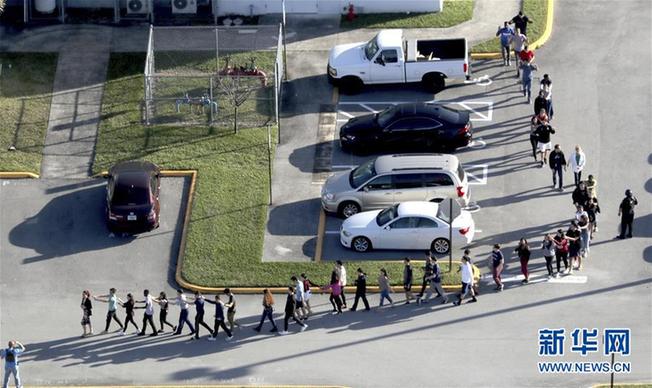 （国际）（2）美国佛罗里达州一高中发生枪击案