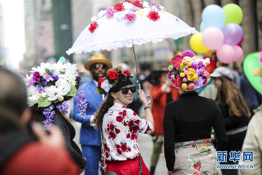 （国际）（6）纽约举行复活节花帽游行