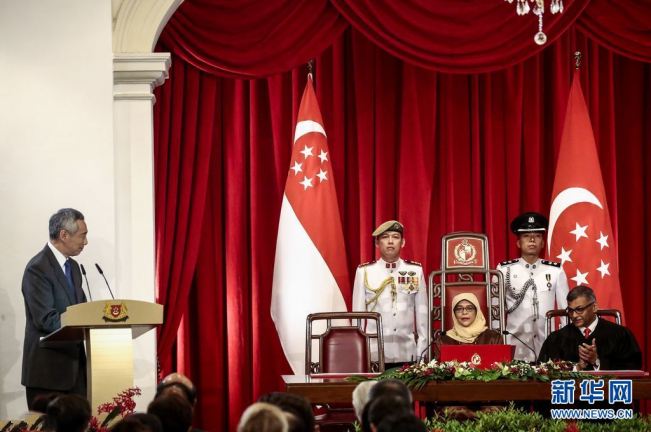 新加坡首位女总统就职 总理李显龙出席仪式