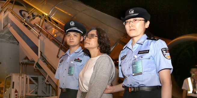 上海警方劝返外逃十六年美国籍“红通人员”