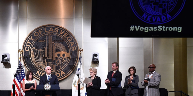 美副總統彭斯赴拉斯維加斯 發表講話悼念槍擊案遇難者