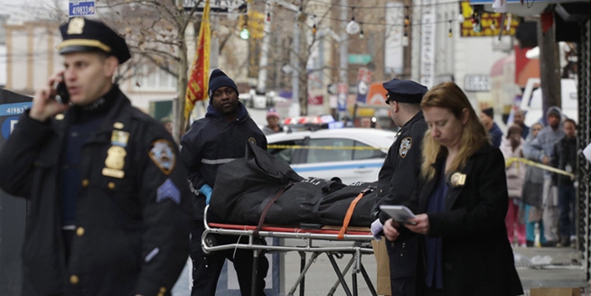紐約一輛汽車撞向人群致1死3傷 司機去向不明