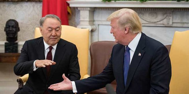 特朗普與哈薩克斯坦總統會晤 再度上演“握手殺”