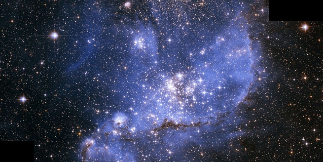哈勃望远镜拍到"恒星摇篮" 新星被蓝雾包裹