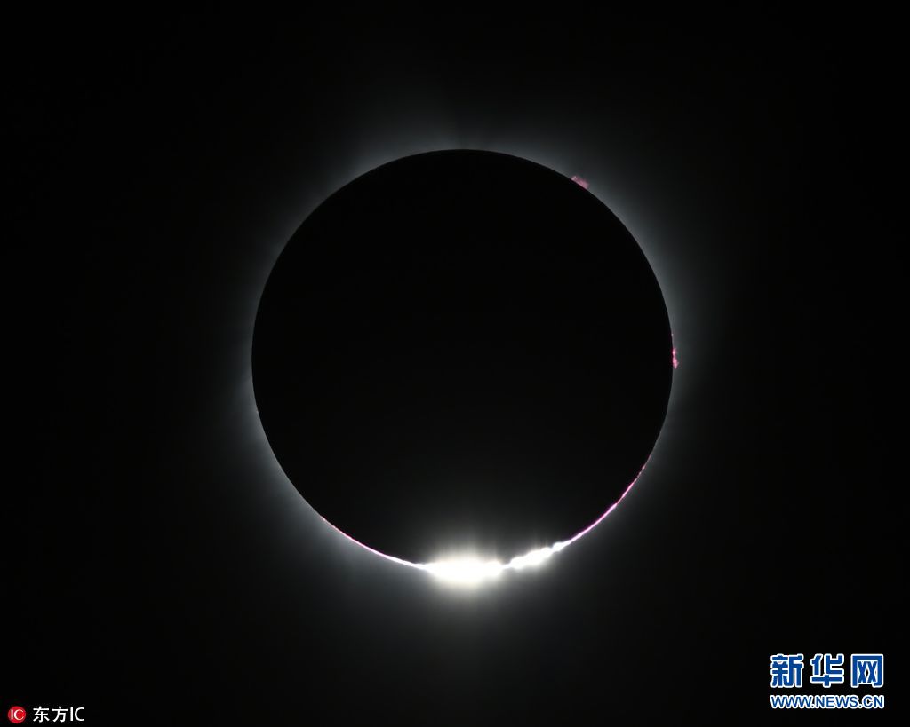 美国迎百年一遇超级日全食 14州上演白昼如夜(组图)